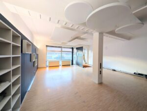 Räumlichkeiten "rechte Gewerbeeinheit"