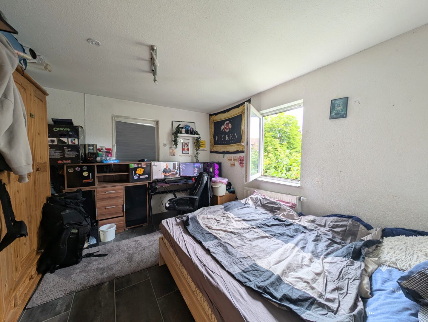 Schlafzimmer 1