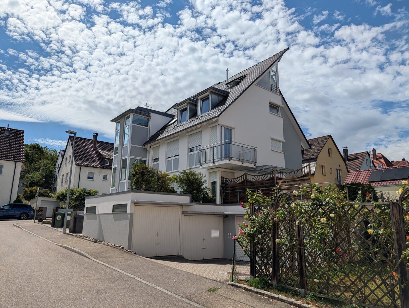 Garagen + Außenansicht Haus